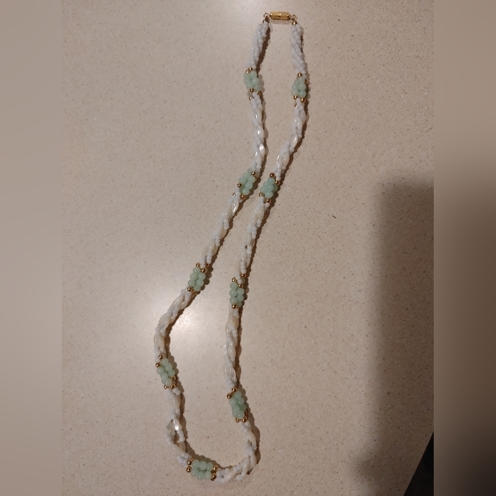 Vintage 80s Mother of Pearl & gem stone 3 strand necklace